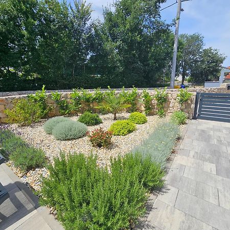 Villa Kaoru Brand New Villa With A Heated Swimming Pool 말린스카 외부 사진