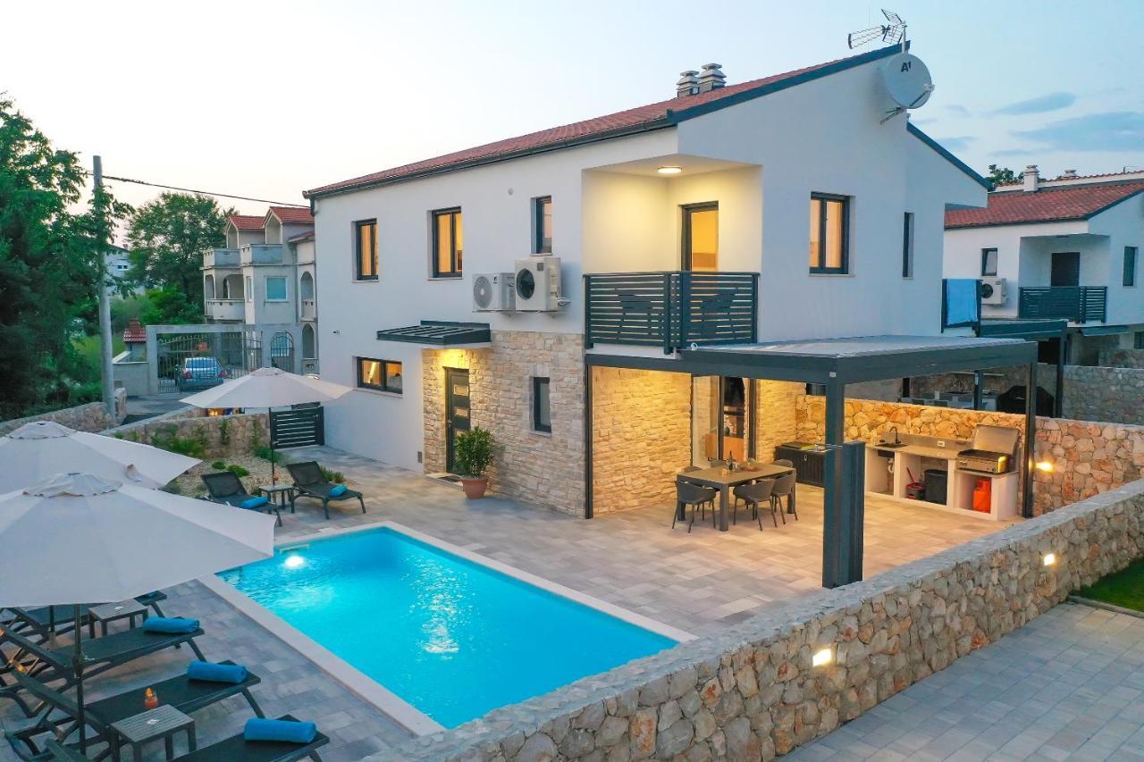 Villa Kaoru Brand New Villa With A Heated Swimming Pool 말린스카 외부 사진
