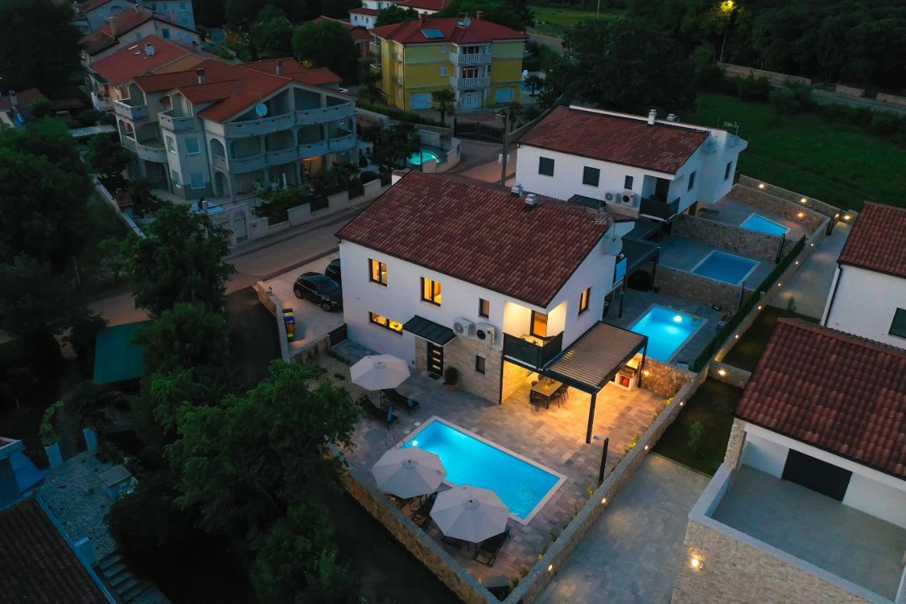 Villa Kaoru Brand New Villa With A Heated Swimming Pool 말린스카 외부 사진