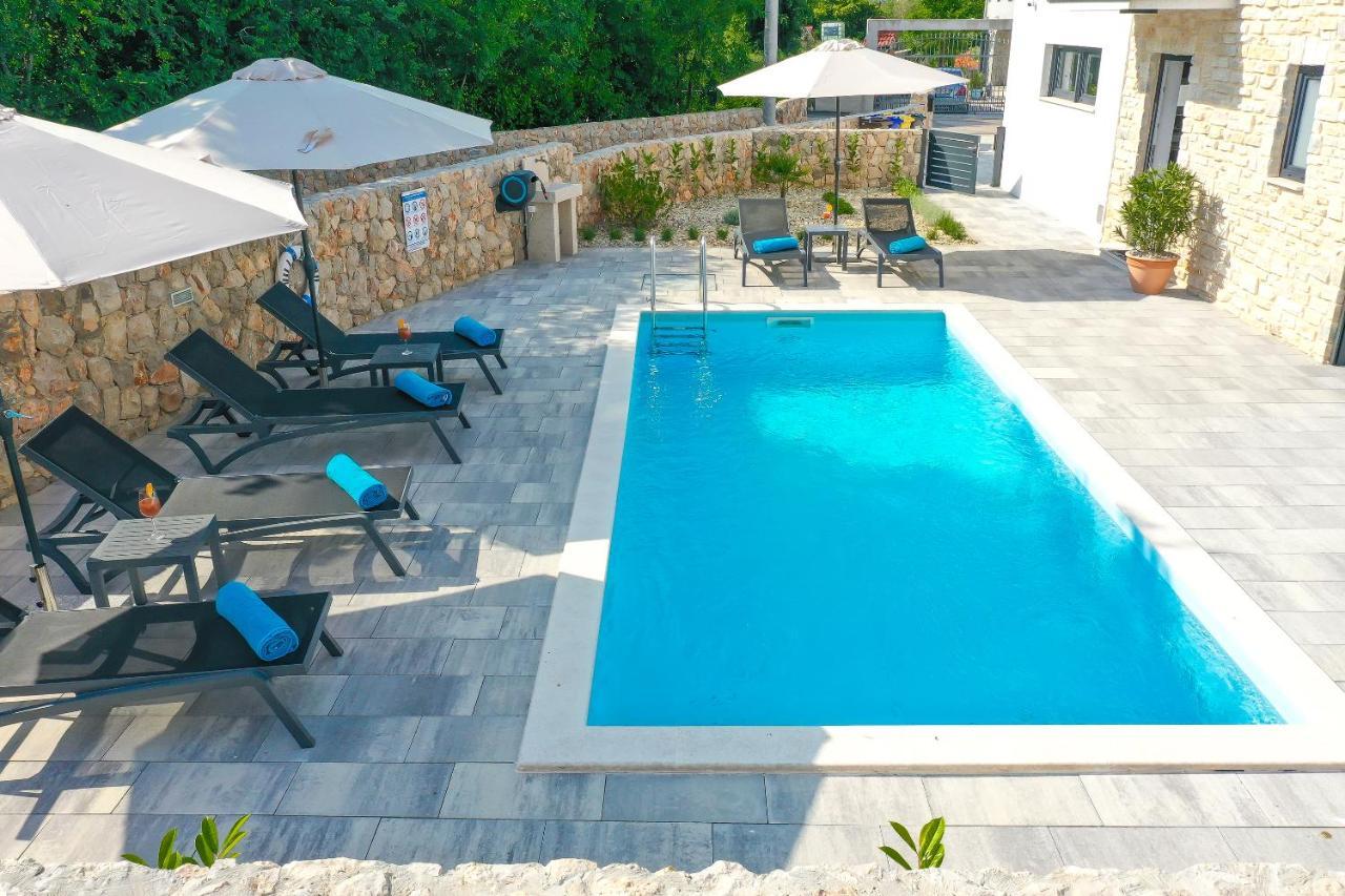 Villa Kaoru Brand New Villa With A Heated Swimming Pool 말린스카 외부 사진
