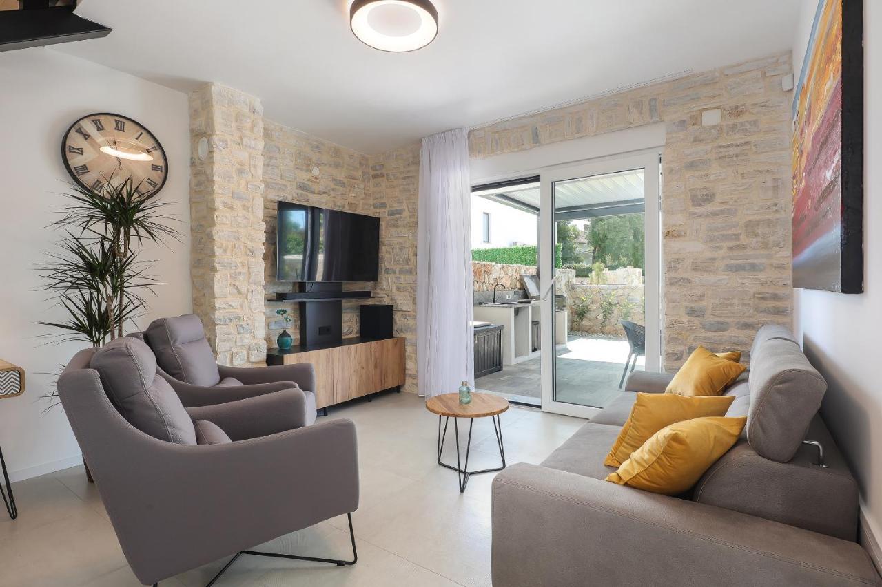 Villa Kaoru Brand New Villa With A Heated Swimming Pool 말린스카 외부 사진