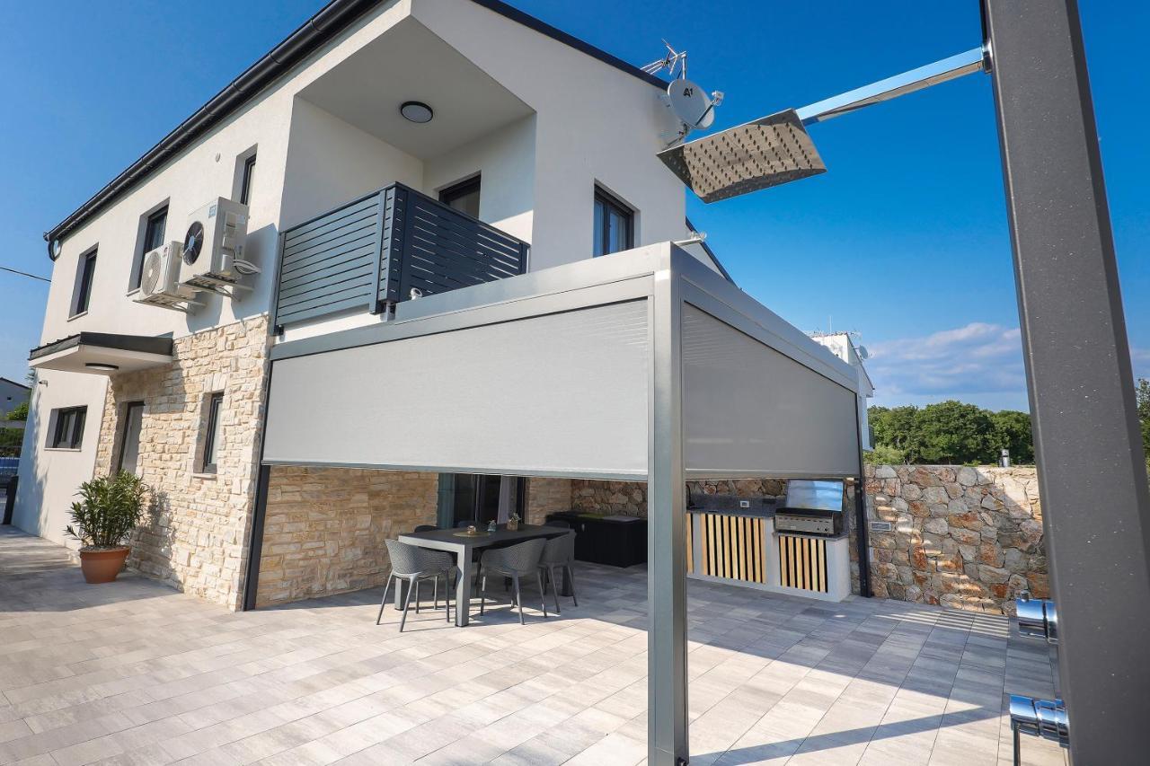Villa Kaoru Brand New Villa With A Heated Swimming Pool 말린스카 외부 사진