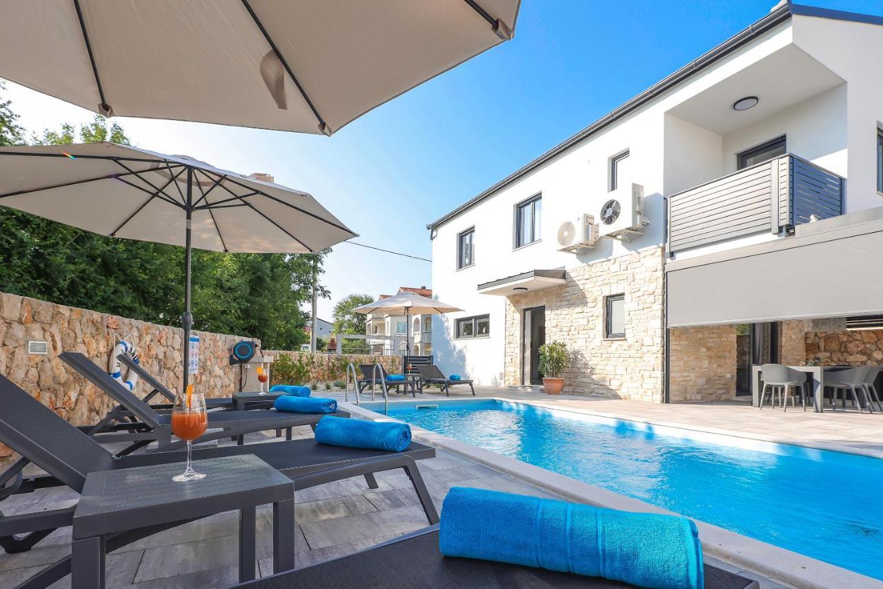 Villa Kaoru Brand New Villa With A Heated Swimming Pool 말린스카 외부 사진