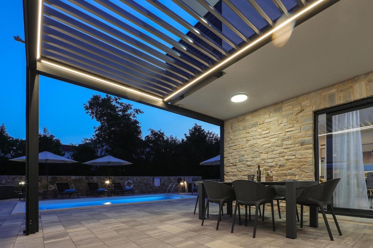 Villa Kaoru Brand New Villa With A Heated Swimming Pool 말린스카 외부 사진