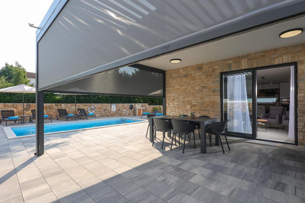 Villa Kaoru Brand New Villa With A Heated Swimming Pool 말린스카 외부 사진