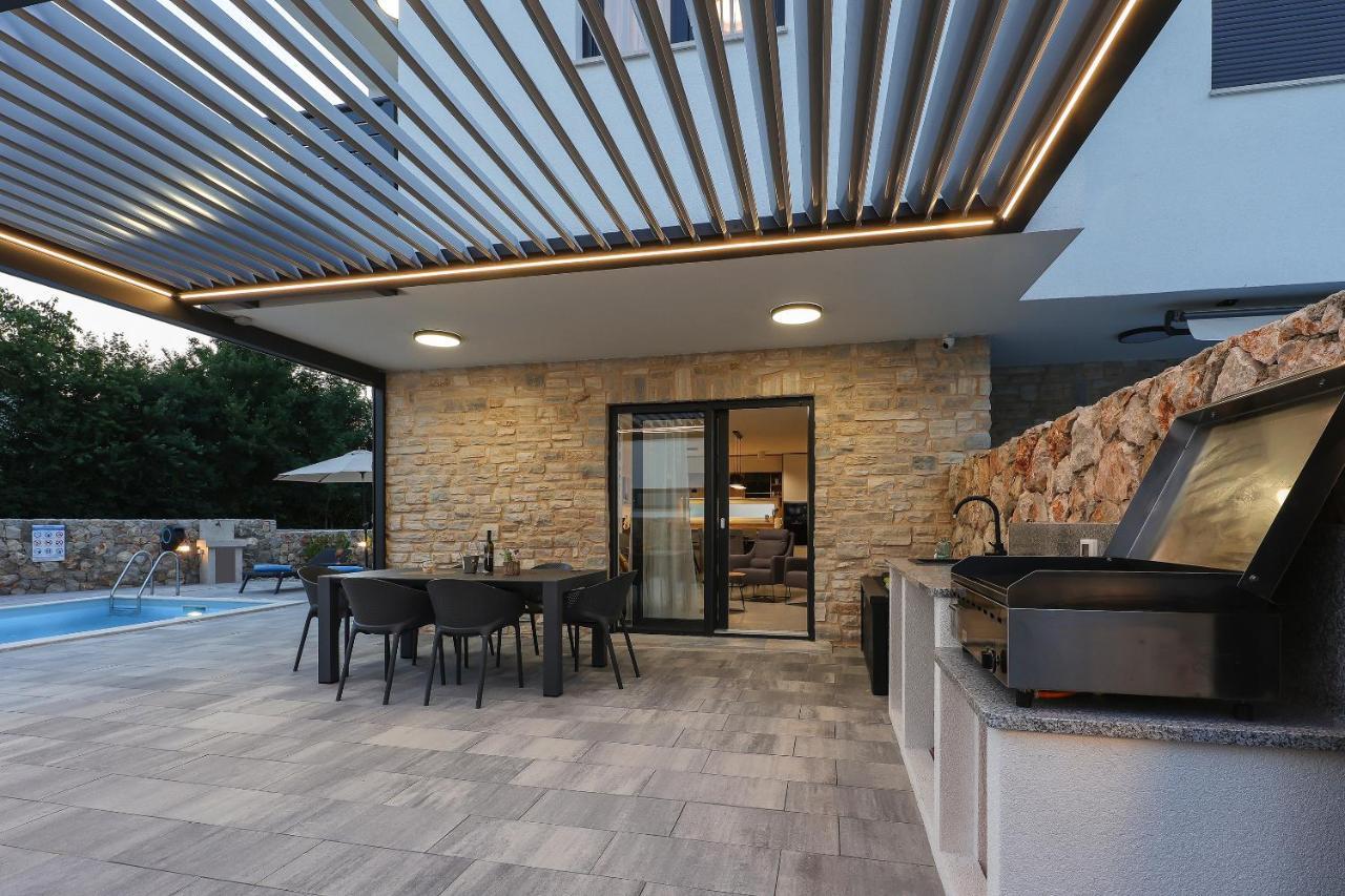 Villa Kaoru Brand New Villa With A Heated Swimming Pool 말린스카 외부 사진
